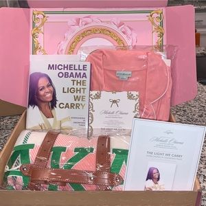 AKA November 2022 Ivy Box 💚💕